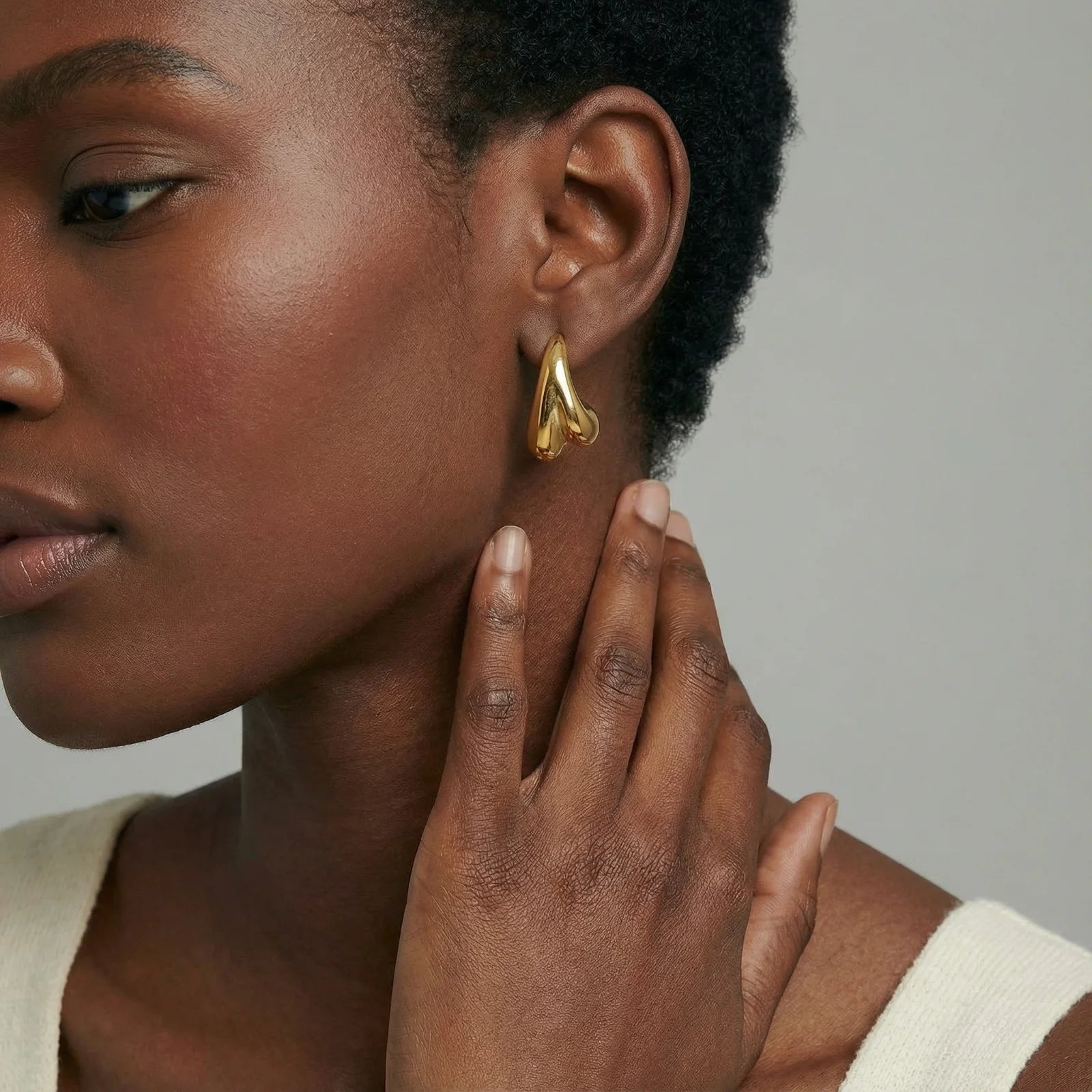 Sculpted Drop Earrings | Soléra & Co